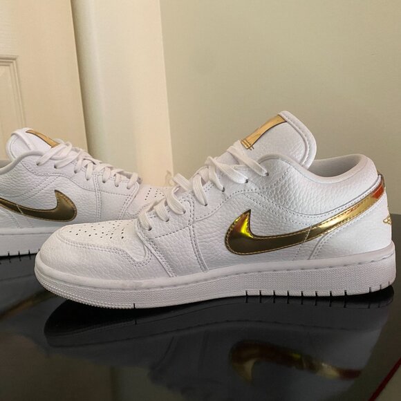 Wmns Air Jordan 1 Retro Low 'White Metallic Gold' – Size US 8.5 W - Picture 8 of 10